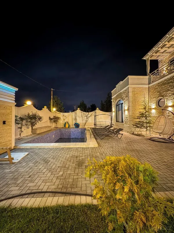 Satılır 5 otaqlı həyət evi 250 m²