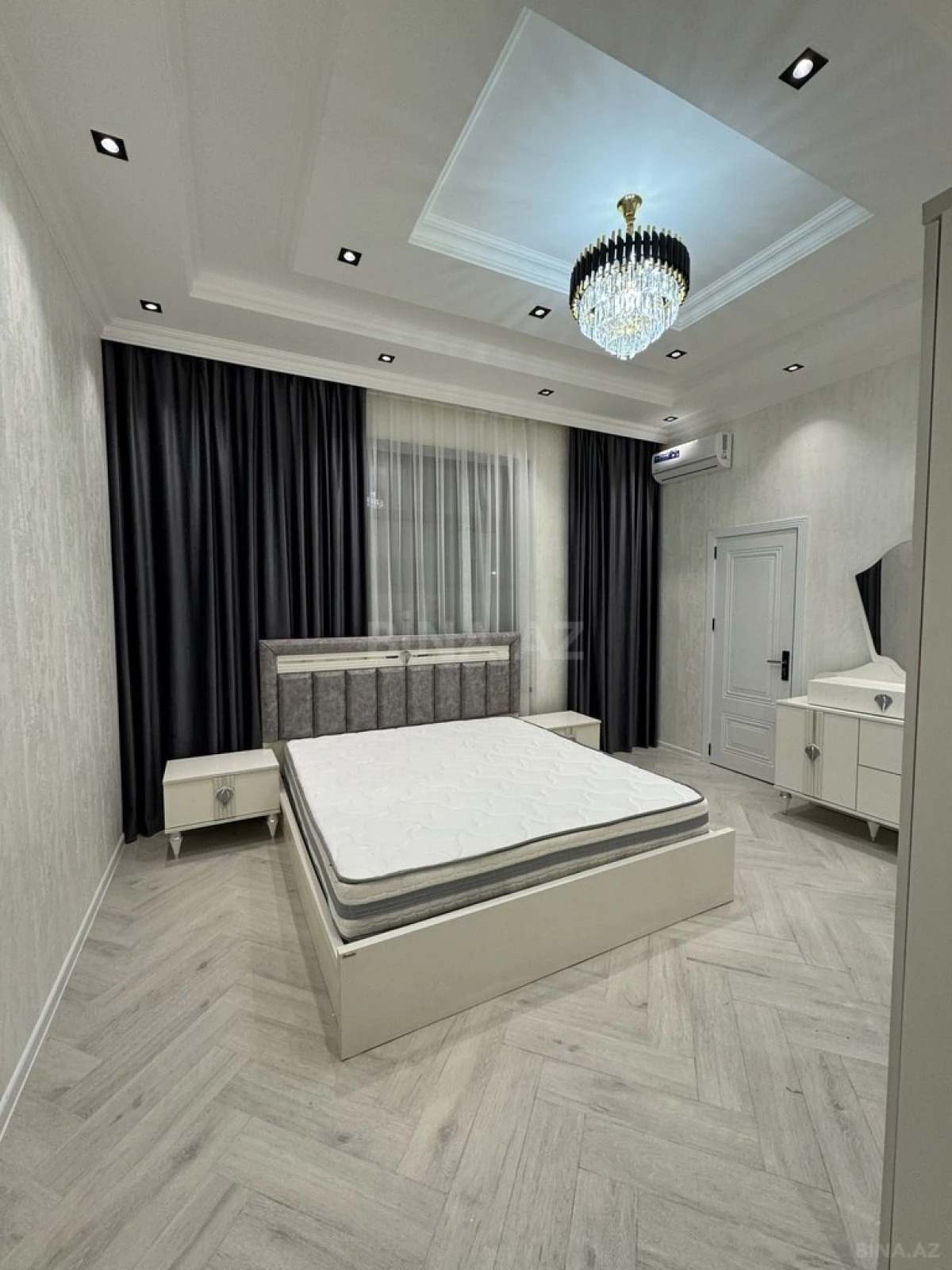 Satılır 5 otaqlı həyət evi 250 m²