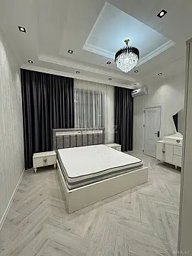 Satılır 5 otaqlı həyət evi 250 m²