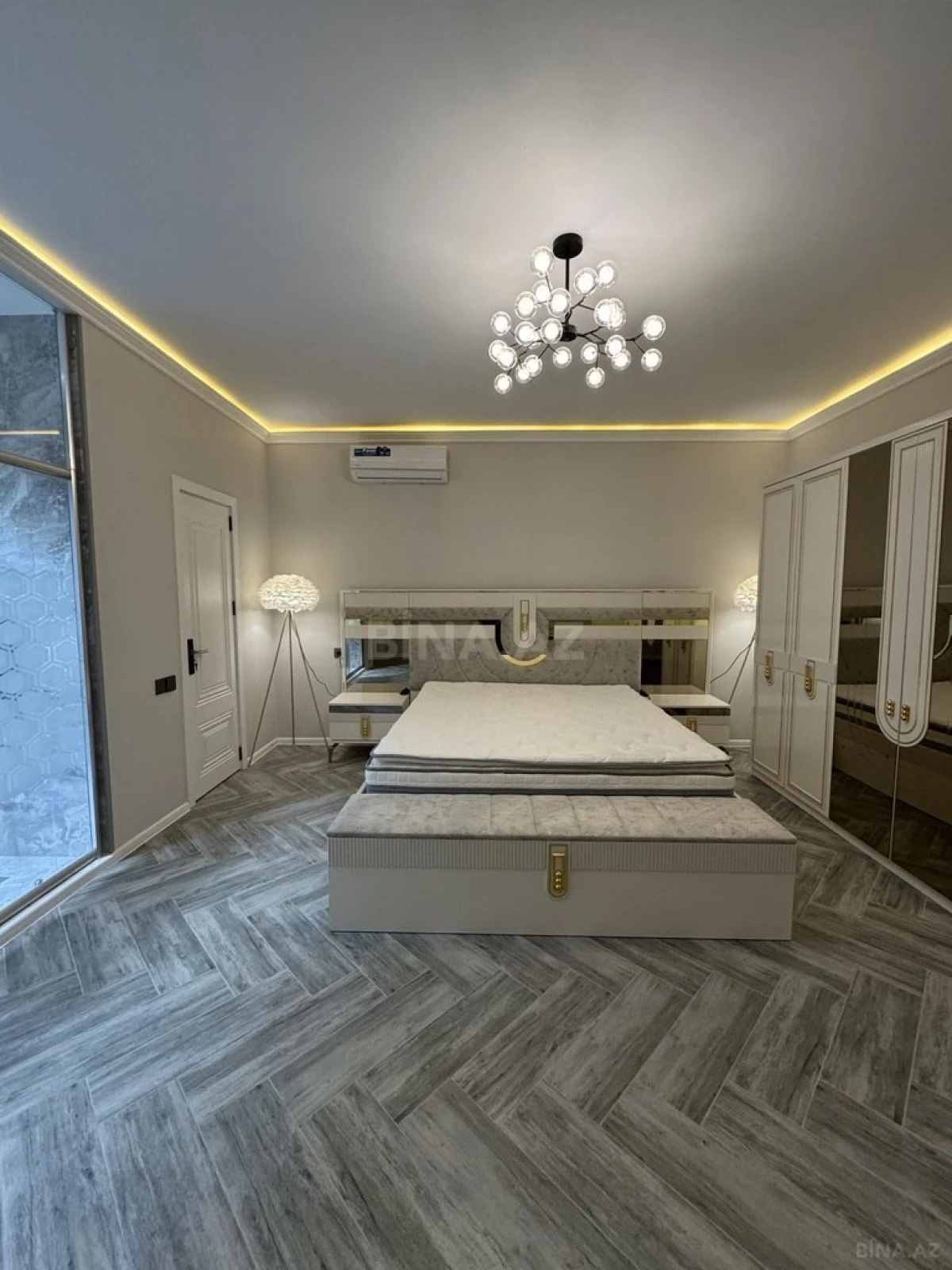 Satılır 5 otaqlı həyət evi 250 m²