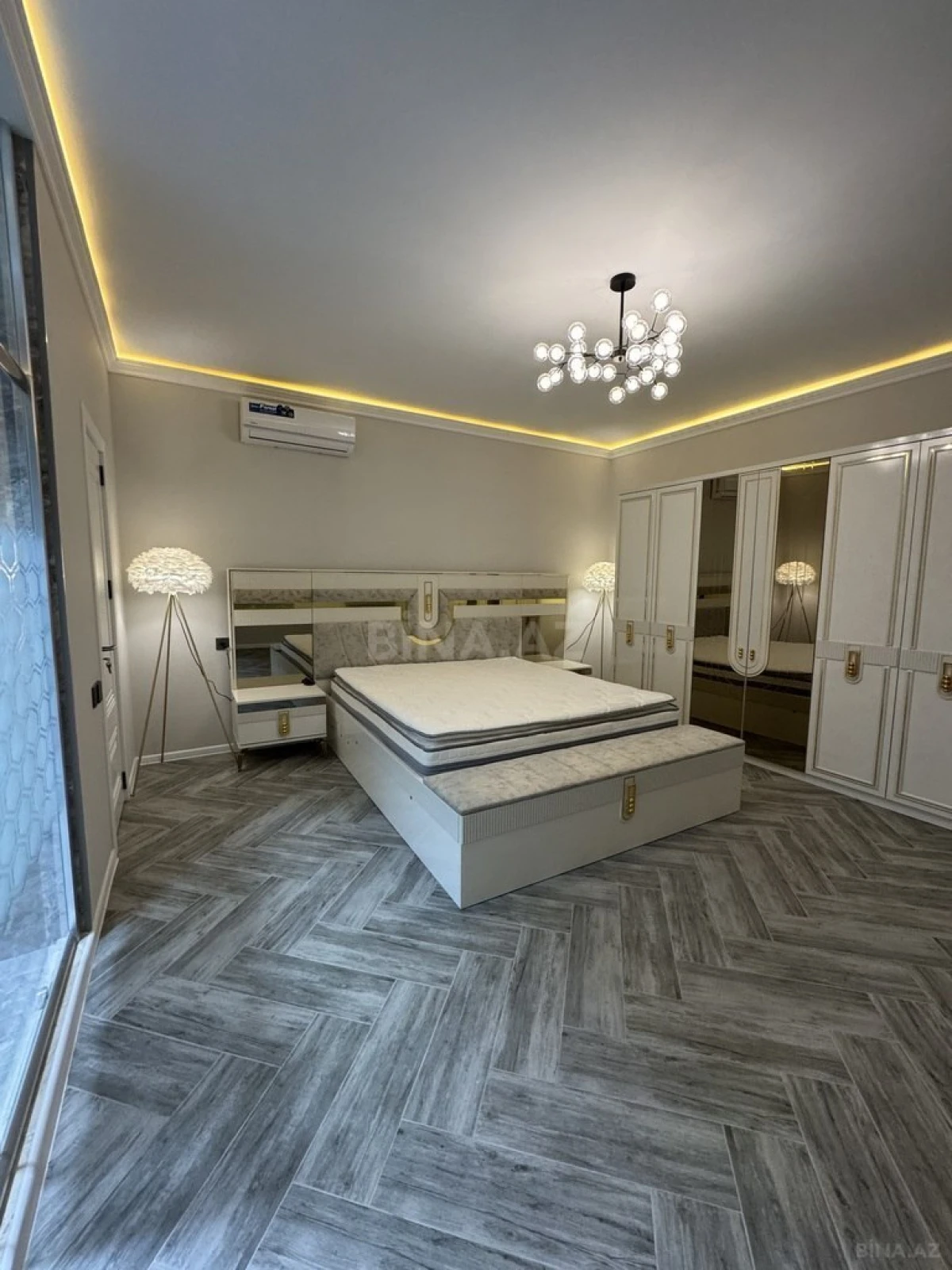 Satılır 5 otaqlı həyət evi 250 m²