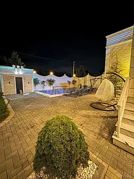 Satılır 5 otaqlı həyət evi 250 m²