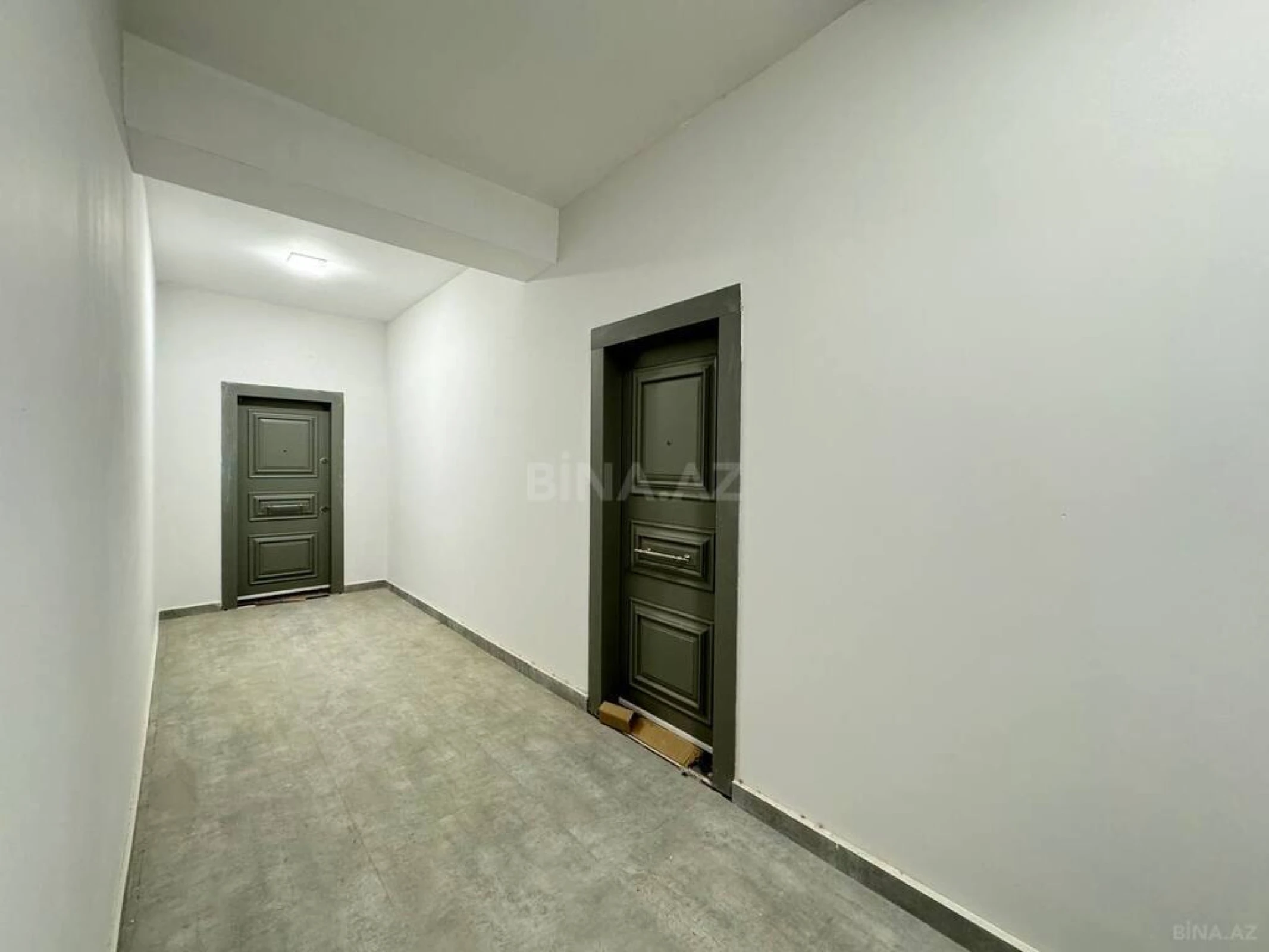 Satılır 4 otaqlı mənzil 185 m²
