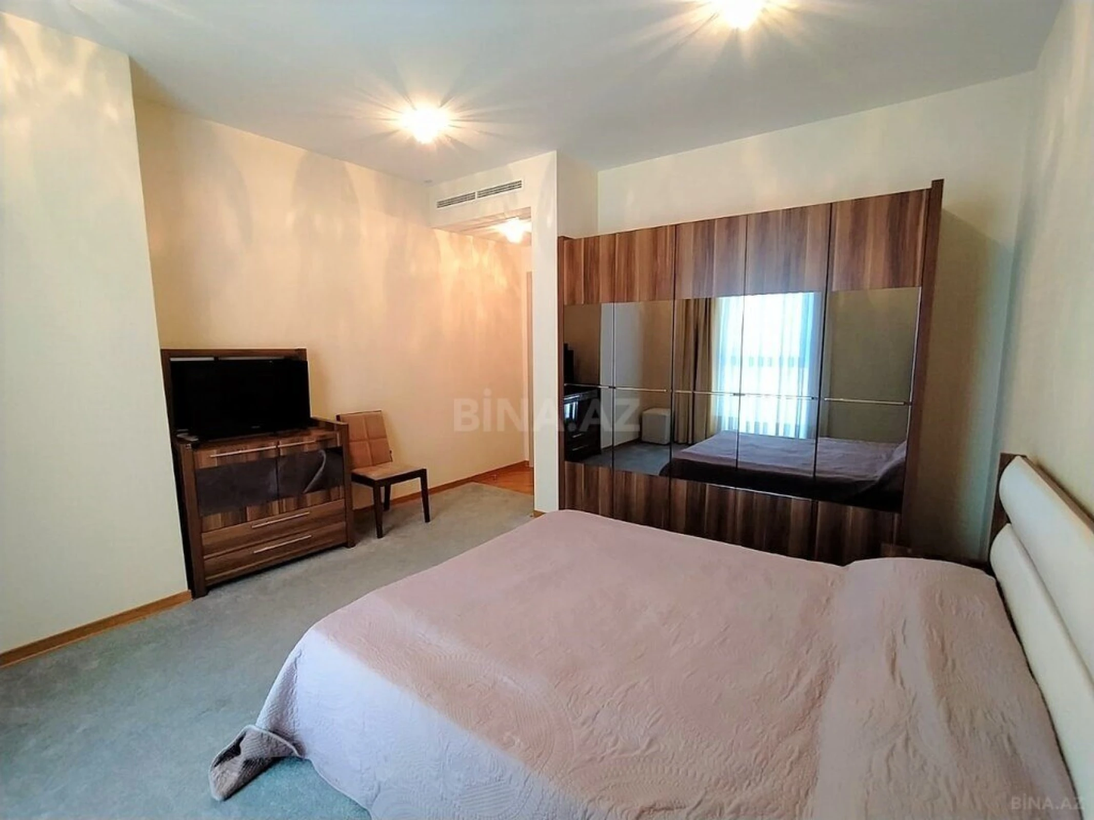 Kirayə verilir 3 otaqlı mənzil 120 m²