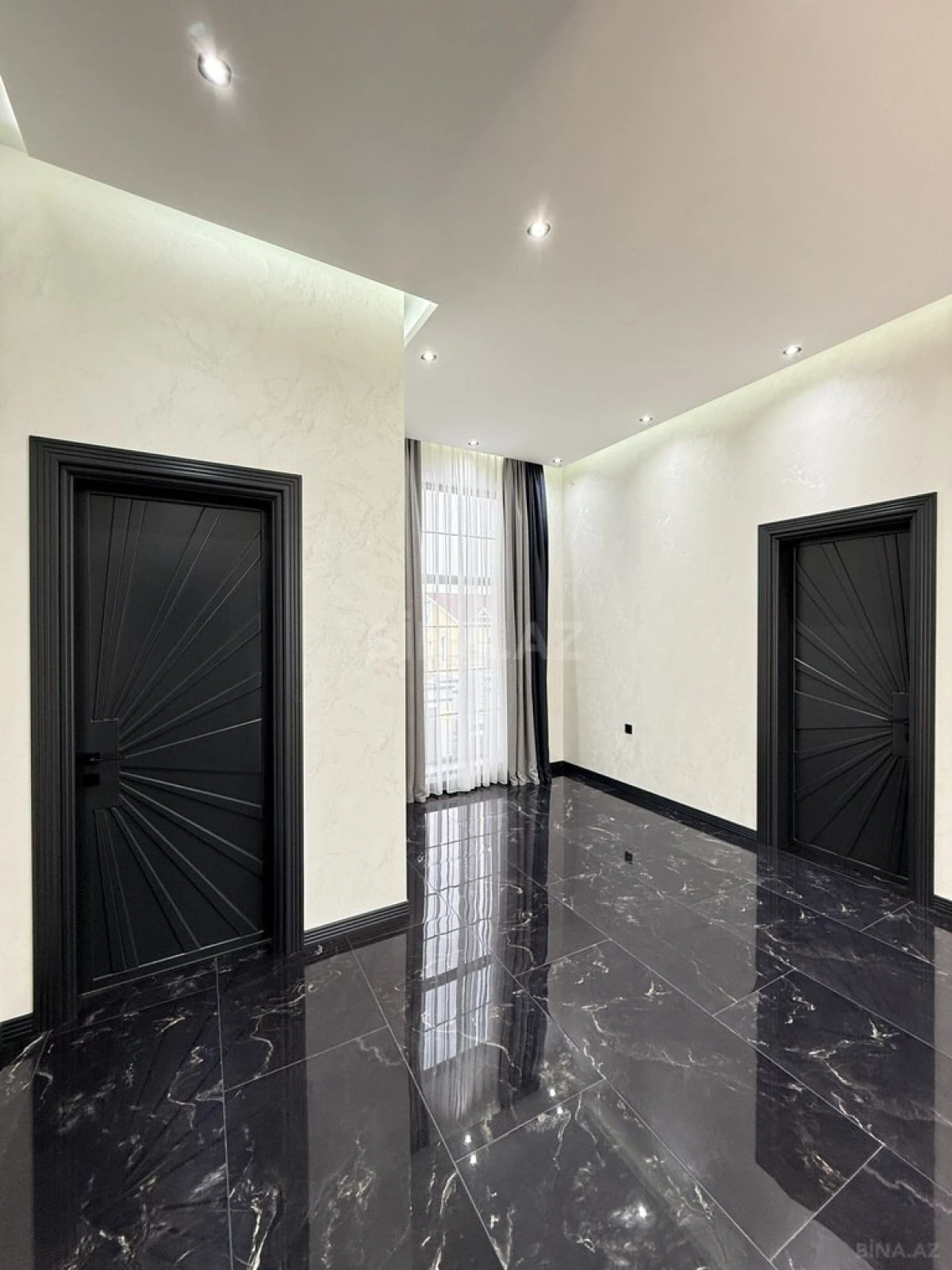 Satılır 4 otaqlı həyət evi 250 m²