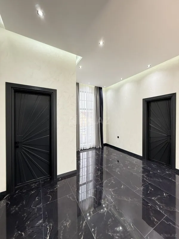 Satılır 4 otaqlı həyət evi 250 m²