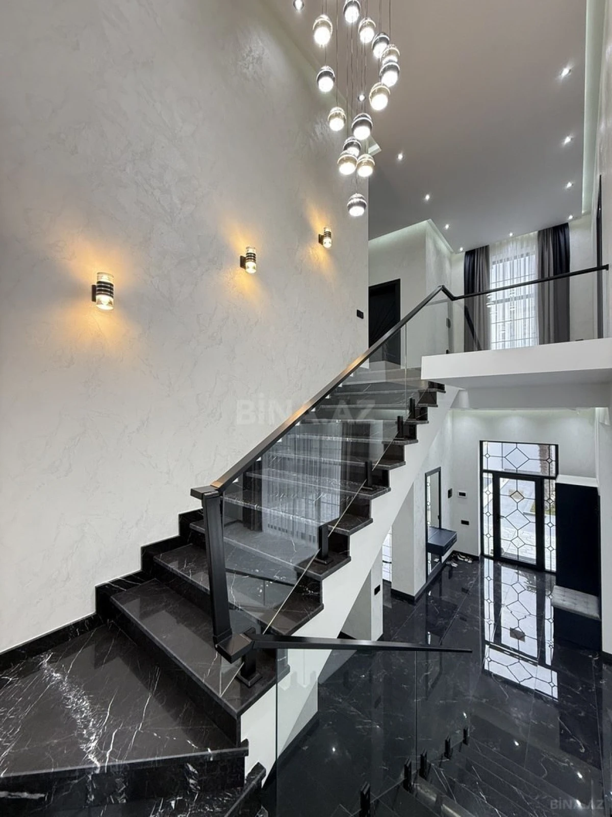 Satılır 4 otaqlı həyət evi 250 m²