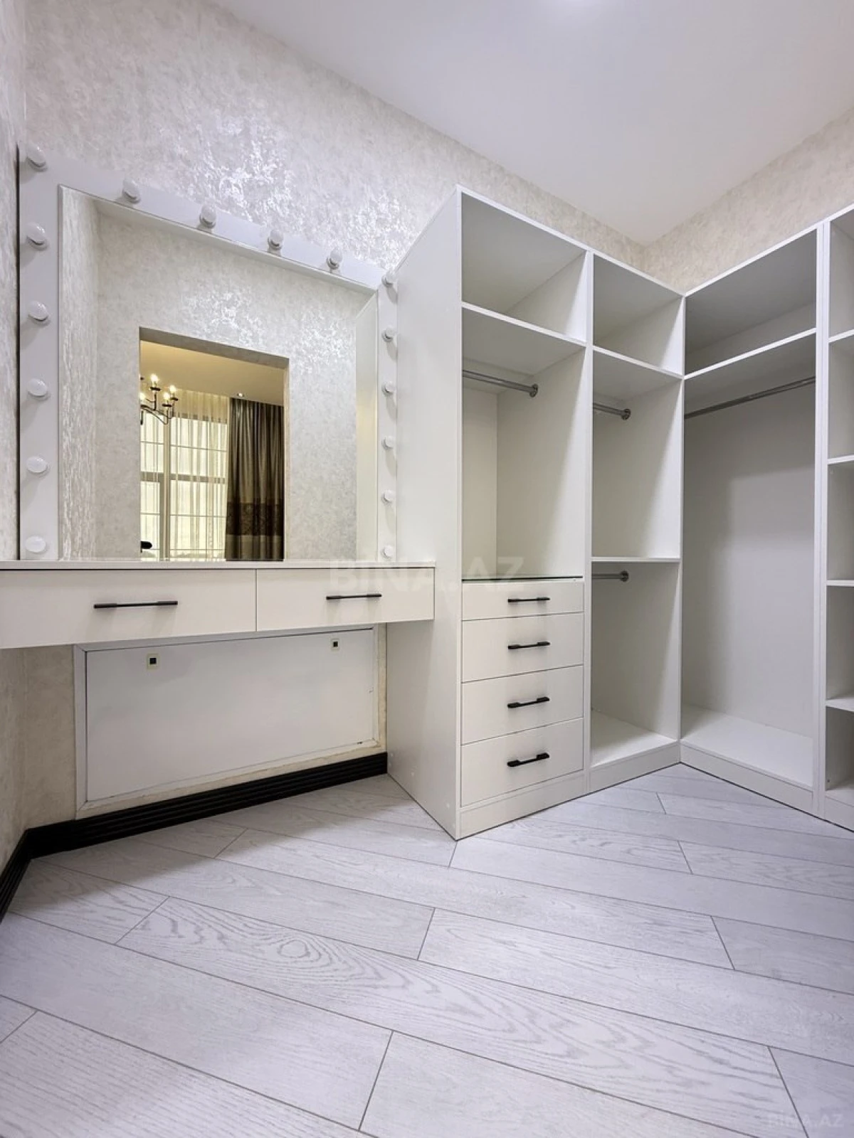 Satılır 4 otaqlı həyət evi 250 m²