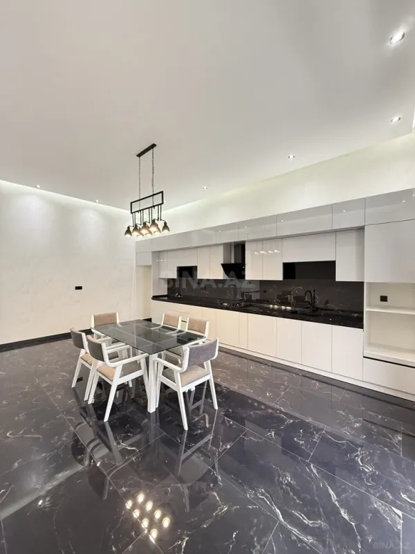 Satılır 4 otaqlı həyət evi 250 m²