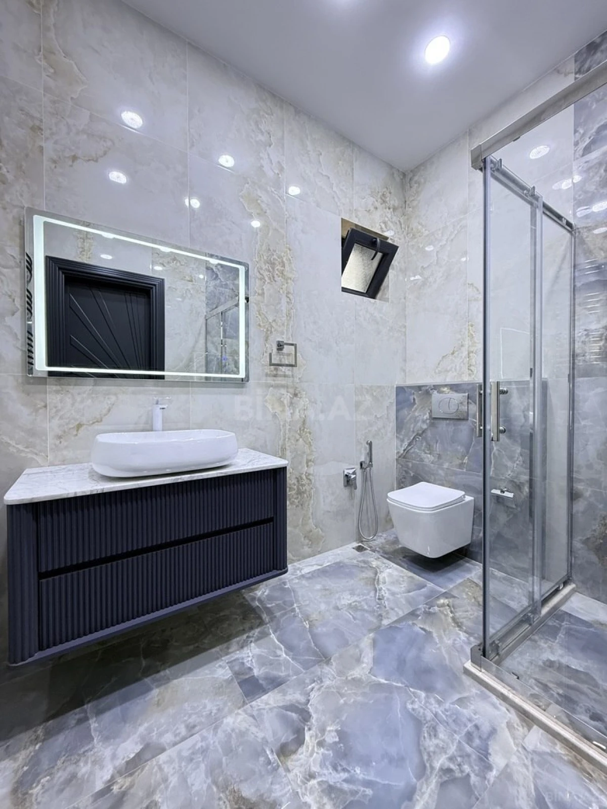 Satılır 4 otaqlı həyət evi 250 m²