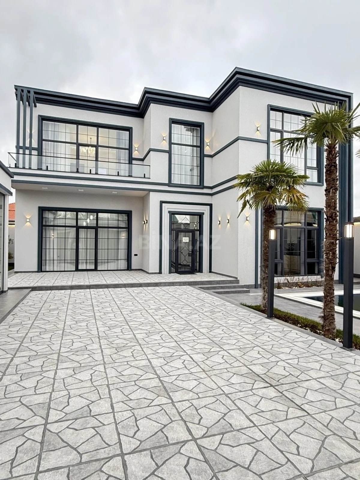 Satılır 4 otaqlı həyət evi 250 m²