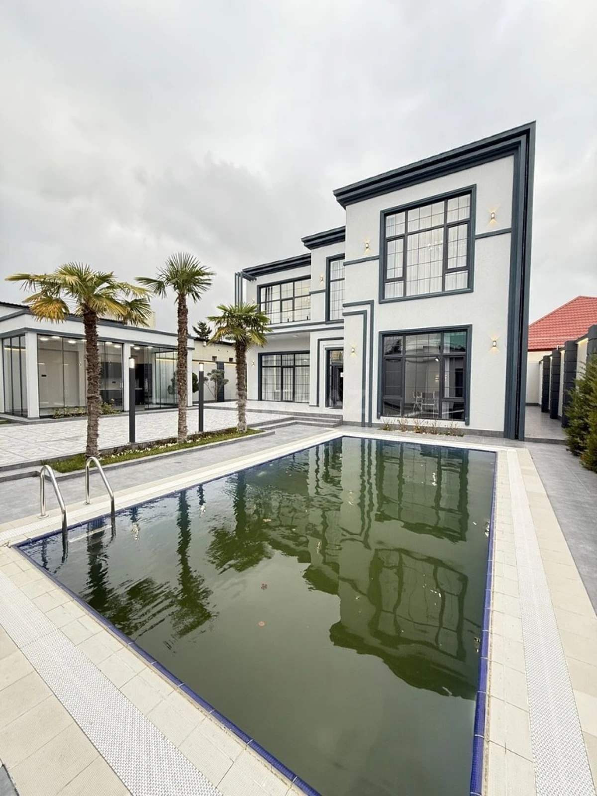 Satılır 4 otaqlı həyət evi 250 m²