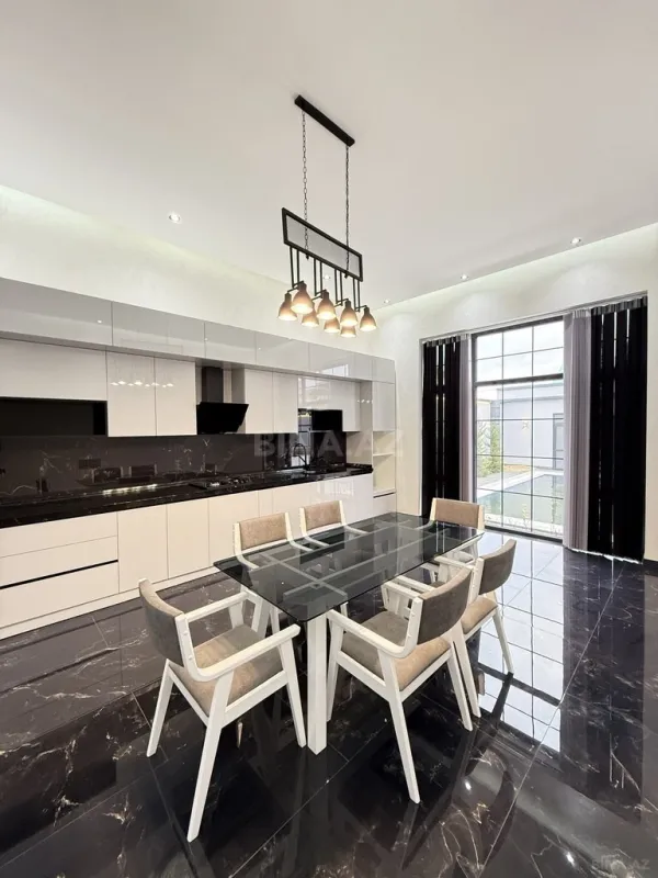 Satılır 4 otaqlı həyət evi 250 m²