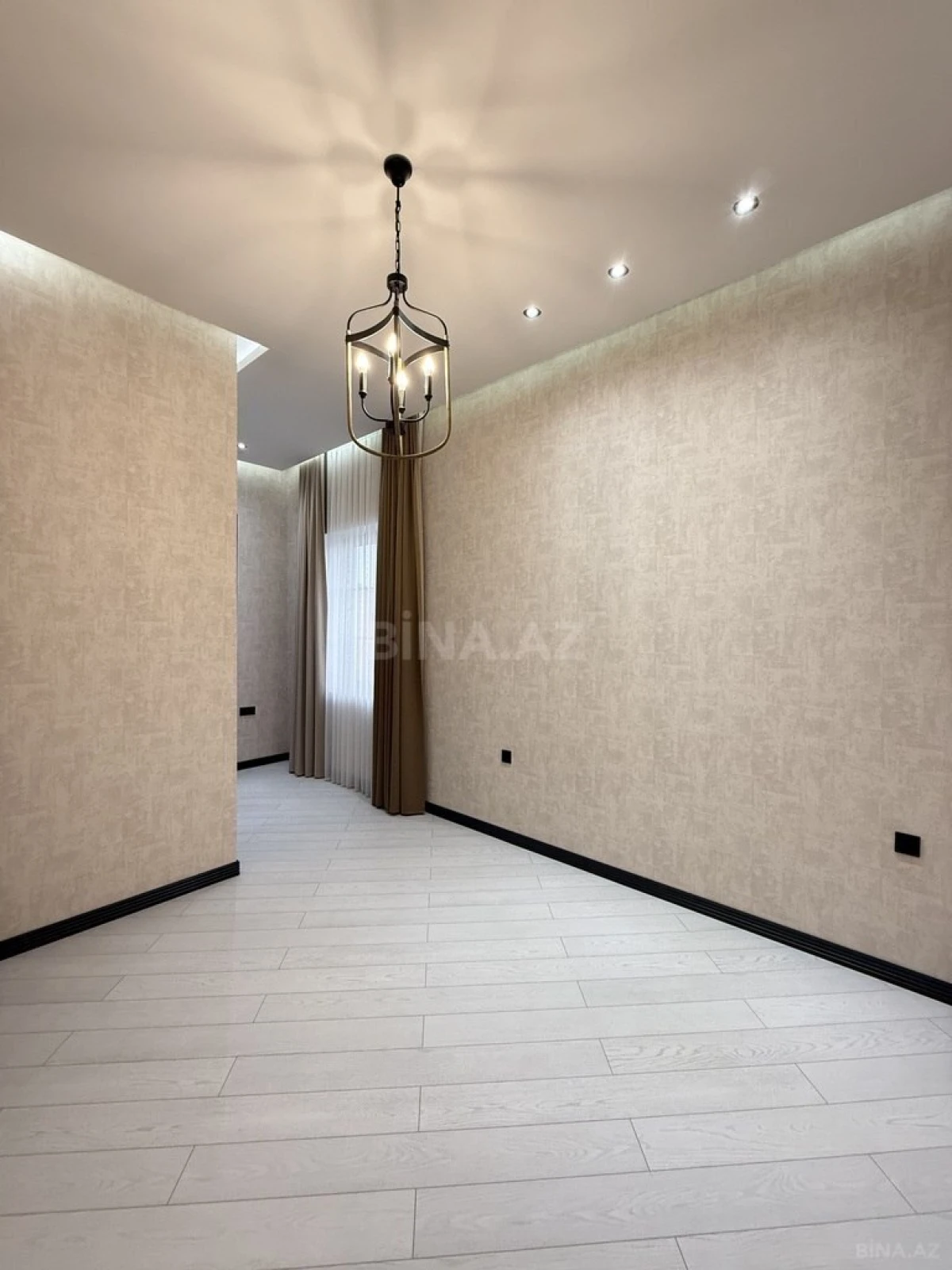 Satılır 4 otaqlı həyət evi 250 m²
