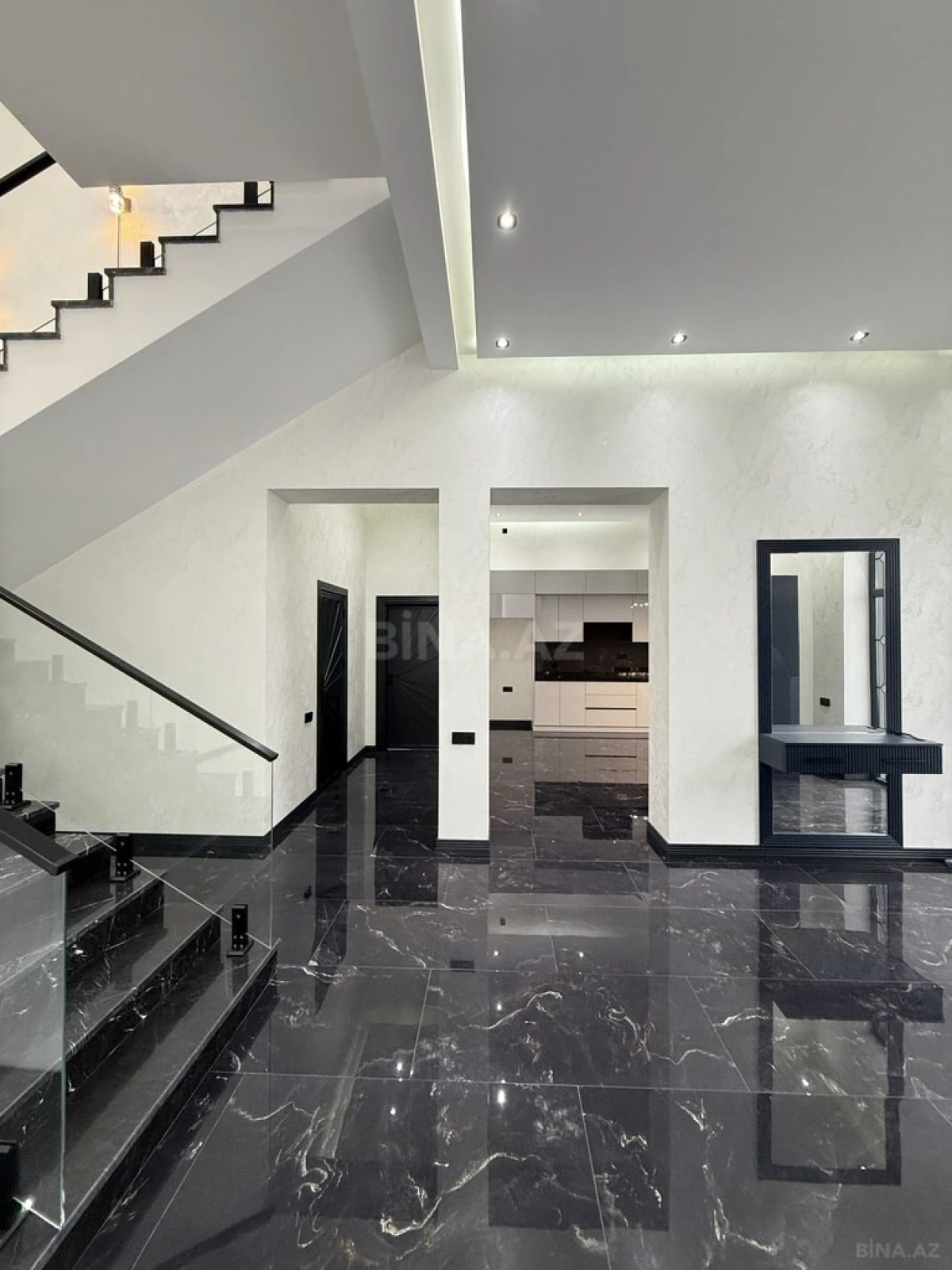 Satılır 4 otaqlı həyət evi 250 m²