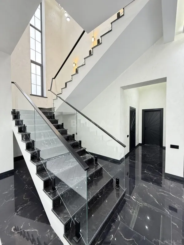 Satılır 4 otaqlı həyət evi 250 m²