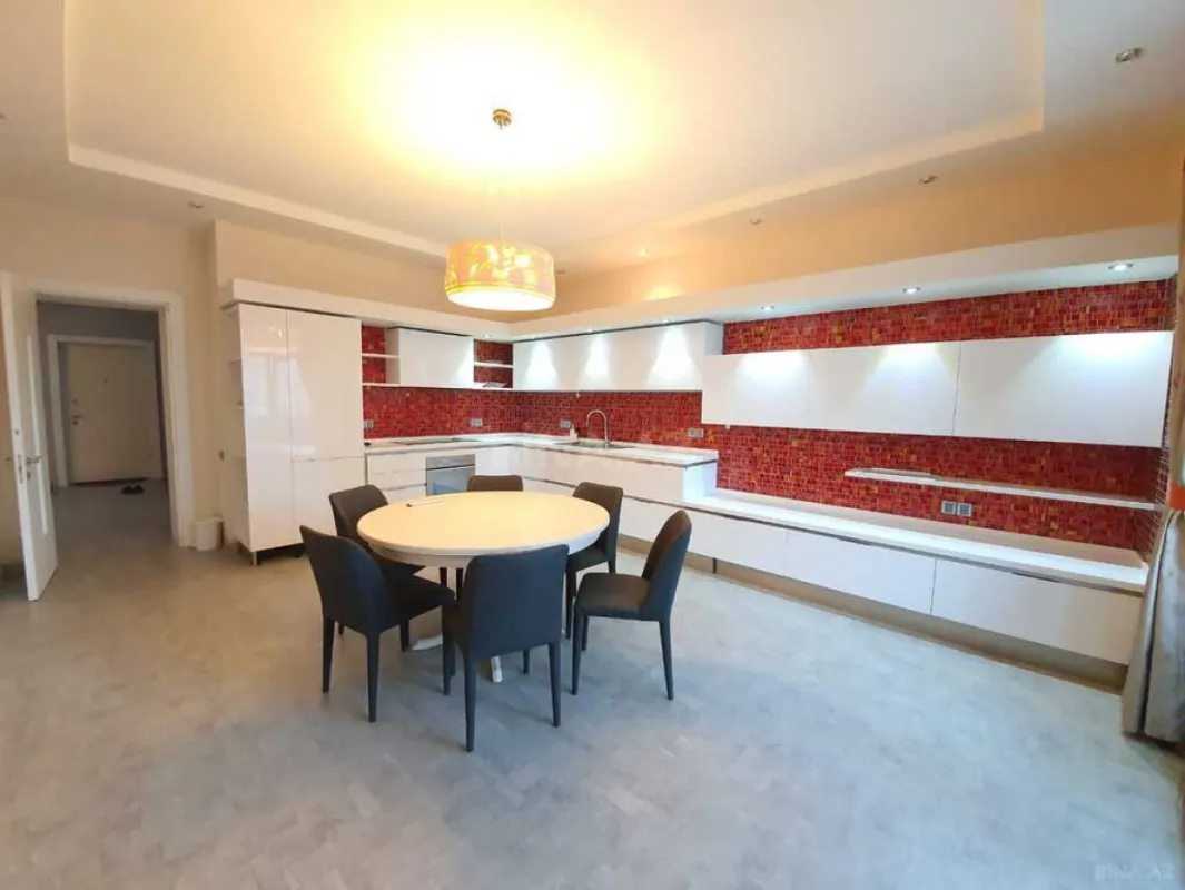 Kirayə verilir 3 otaqlı mənzil 220 m²