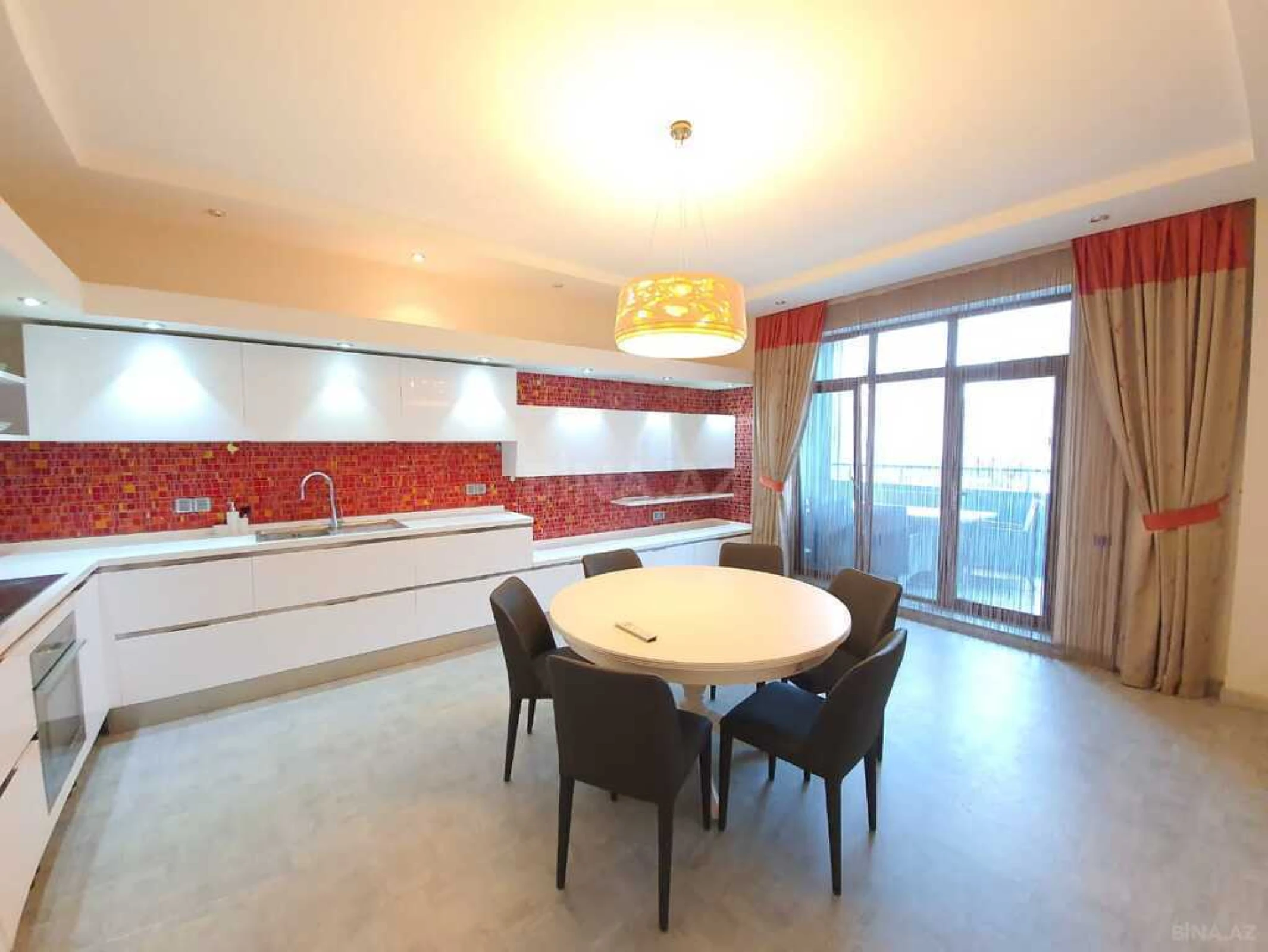 Kirayə verilir 3 otaqlı mənzil 220 m²