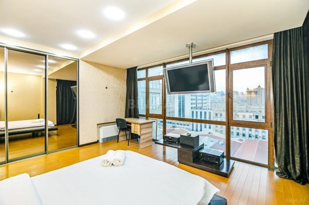 Kirayə verilir 3 otaqlı mənzil 185 m²