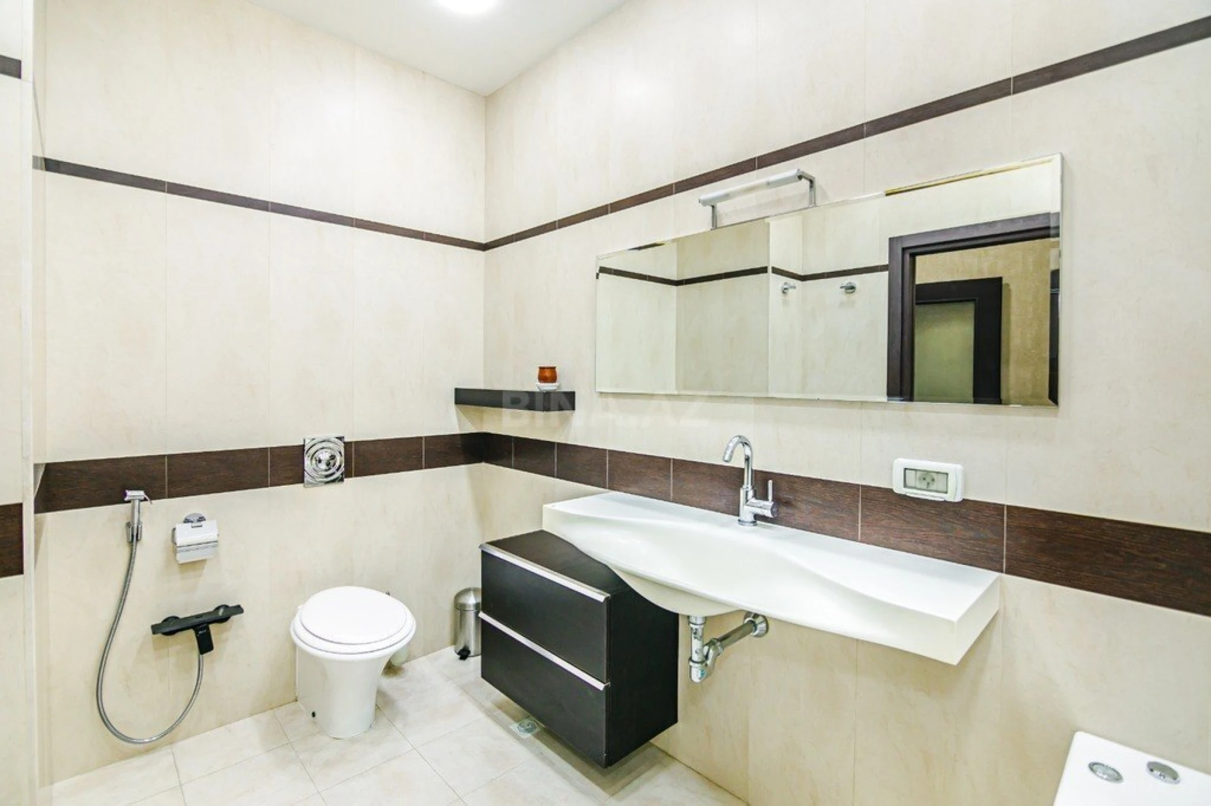 Kirayə verilir 3 otaqlı mənzil 185 m²