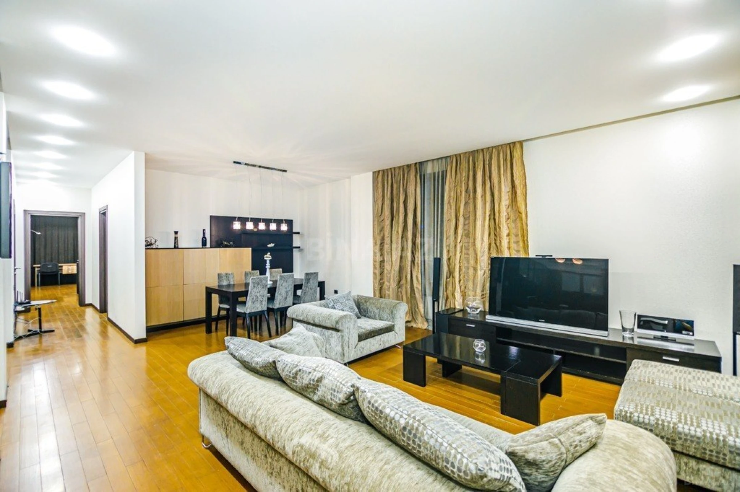 Kirayə verilir 3 otaqlı mənzil 185 m²