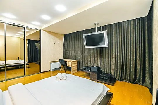 Kirayə verilir 3 otaqlı mənzil 185 m²