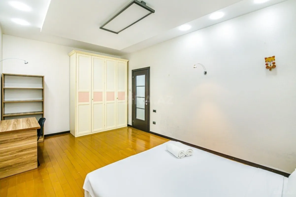 Kirayə verilir 3 otaqlı mənzil 185 m²