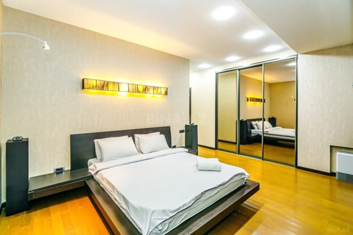 Kirayə verilir 3 otaqlı mənzil 185 m²