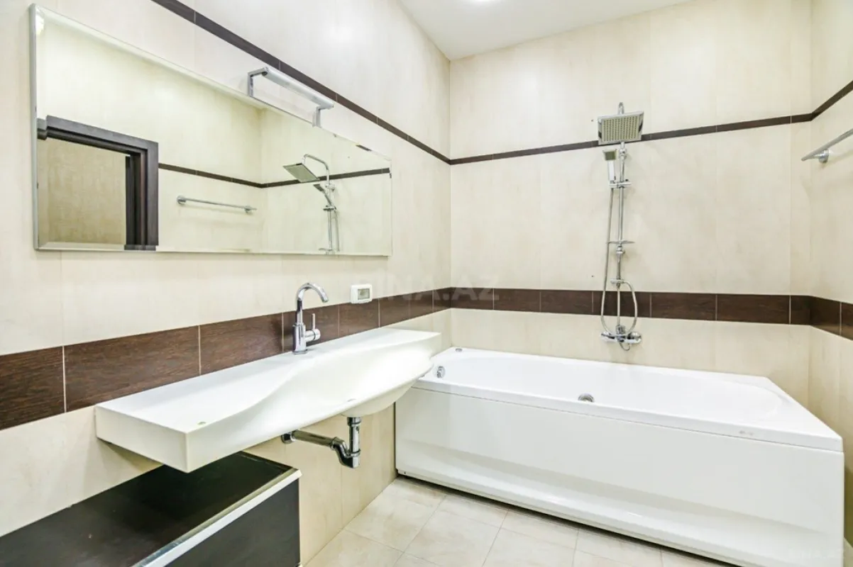 Kirayə verilir 3 otaqlı mənzil 185 m²