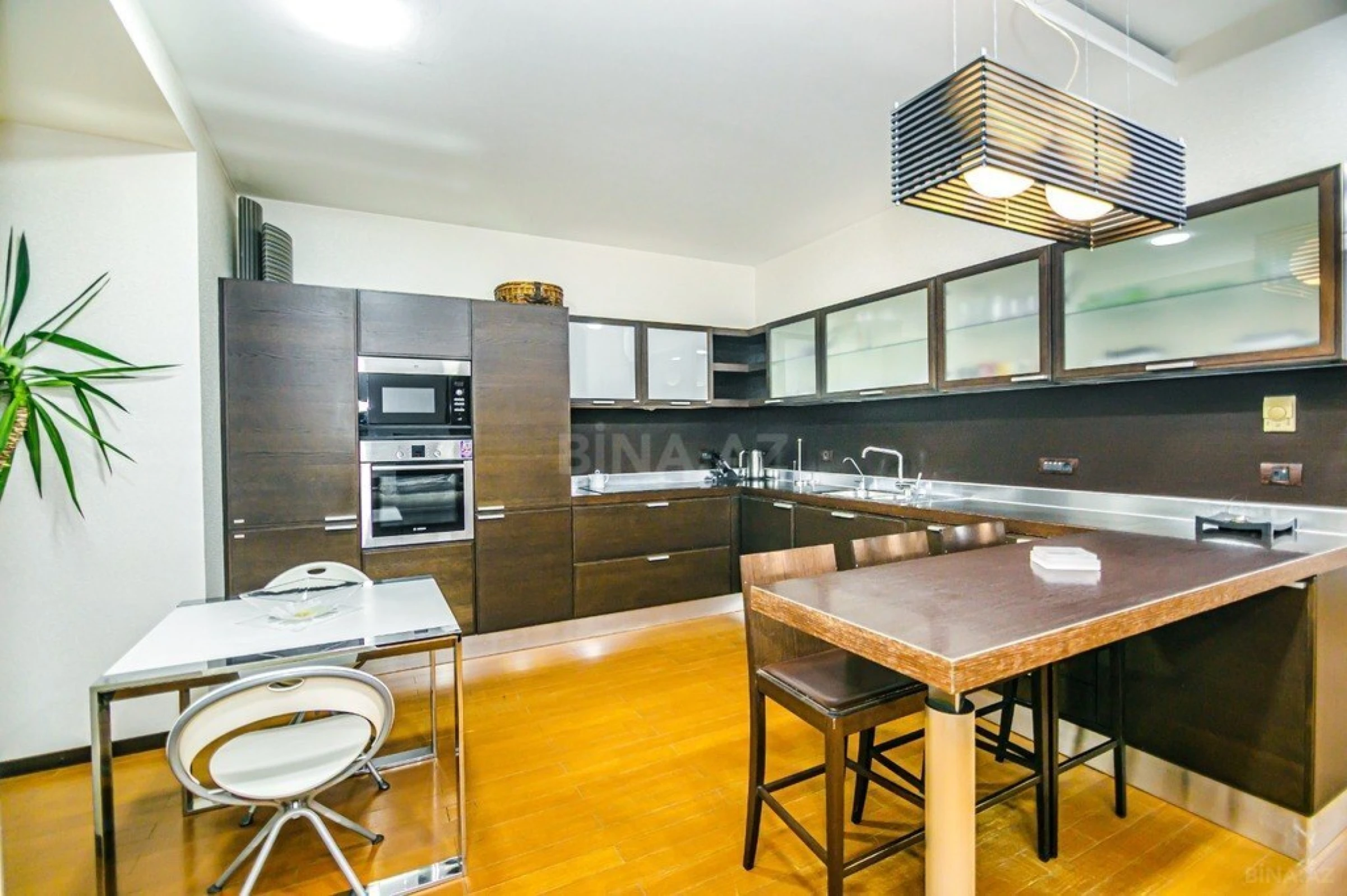 Kirayə verilir 3 otaqlı mənzil 185 m²