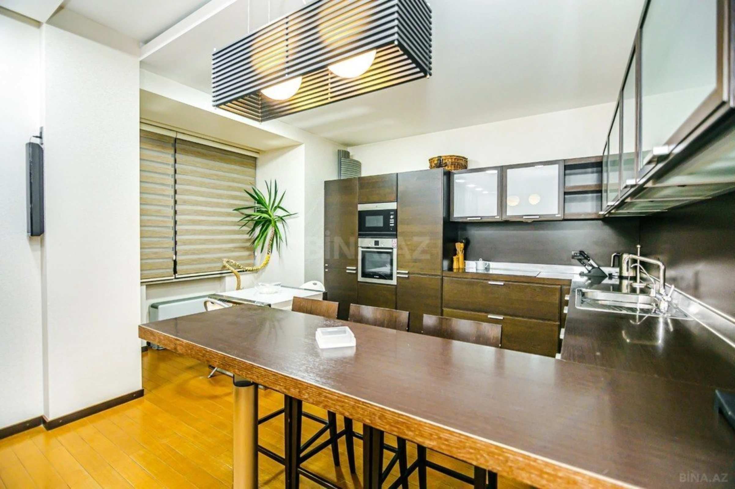 Kirayə verilir 3 otaqlı mənzil 185 m²