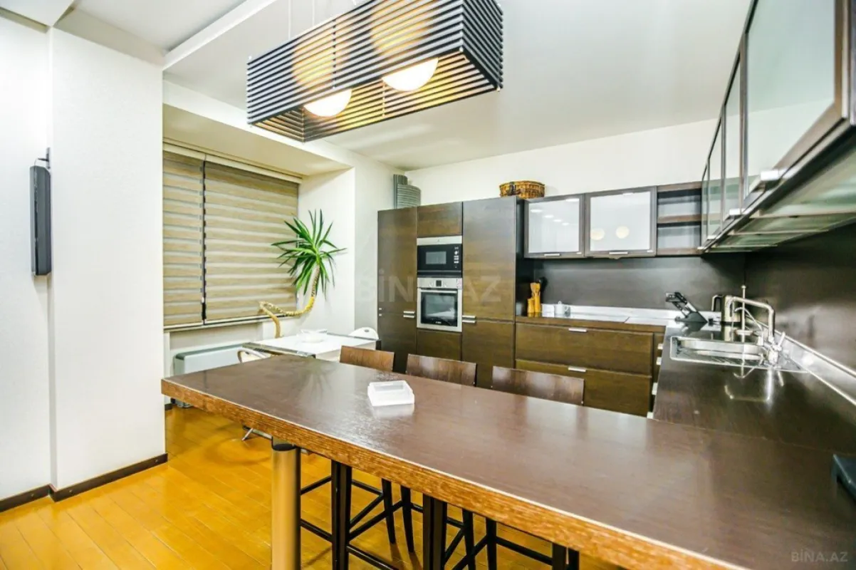 Kirayə verilir 3 otaqlı mənzil 185 m²