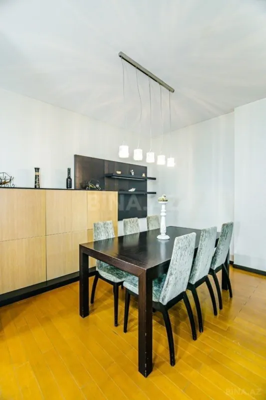 Kirayə verilir 3 otaqlı mənzil 185 m²