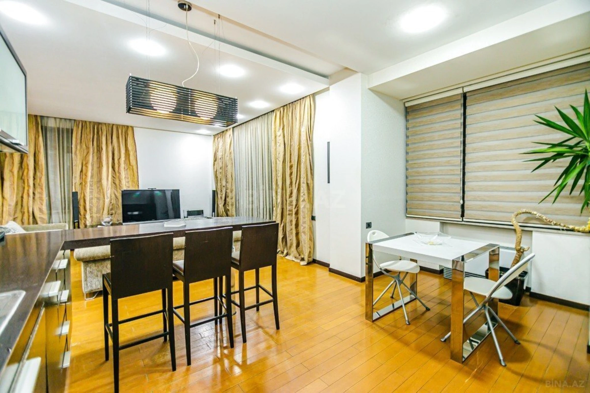 Kirayə verilir 3 otaqlı mənzil 185 m²