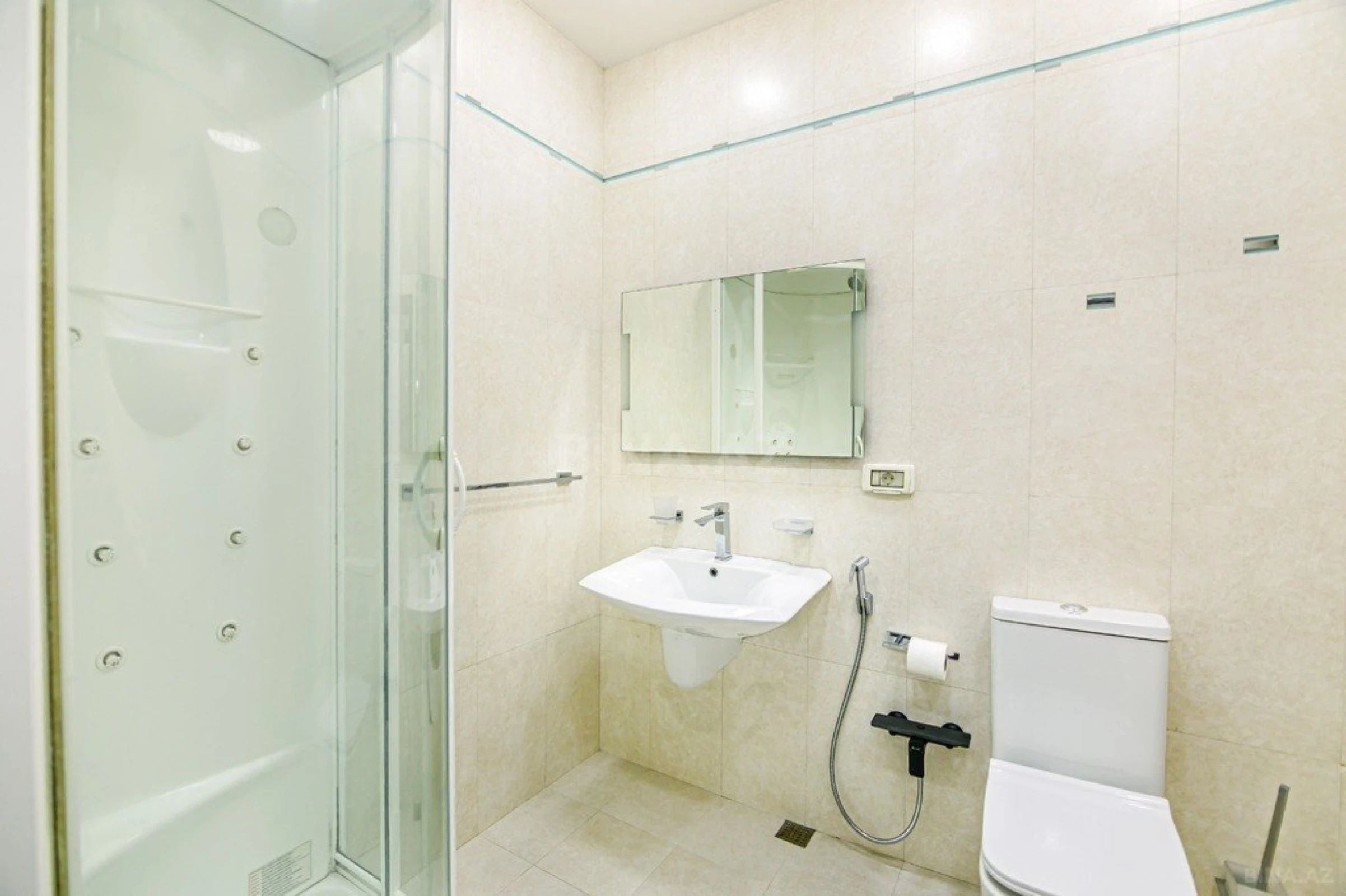 Kirayə verilir 3 otaqlı mənzil 185 m²