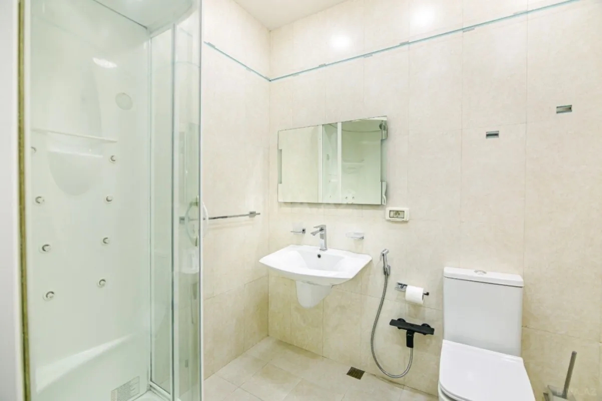 Kirayə verilir 3 otaqlı mənzil 185 m²