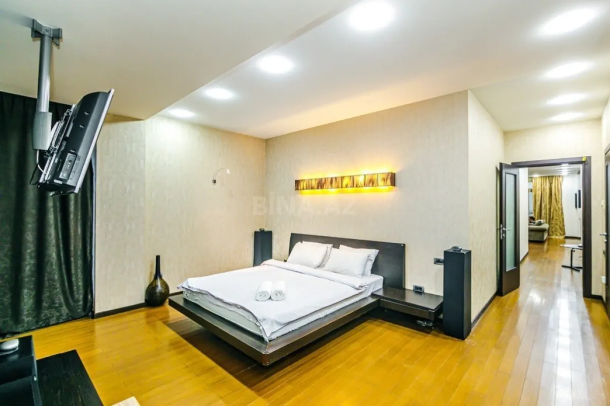 Kirayə verilir 3 otaqlı mənzil 185 m²