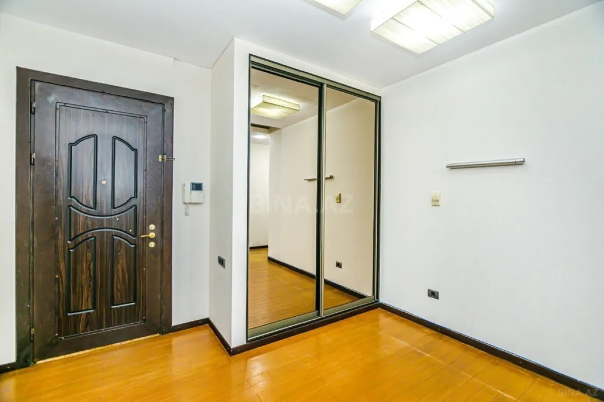 Kirayə verilir 3 otaqlı mənzil 185 m²