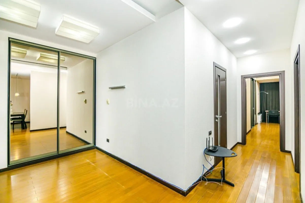 Kirayə verilir 3 otaqlı mənzil 185 m²