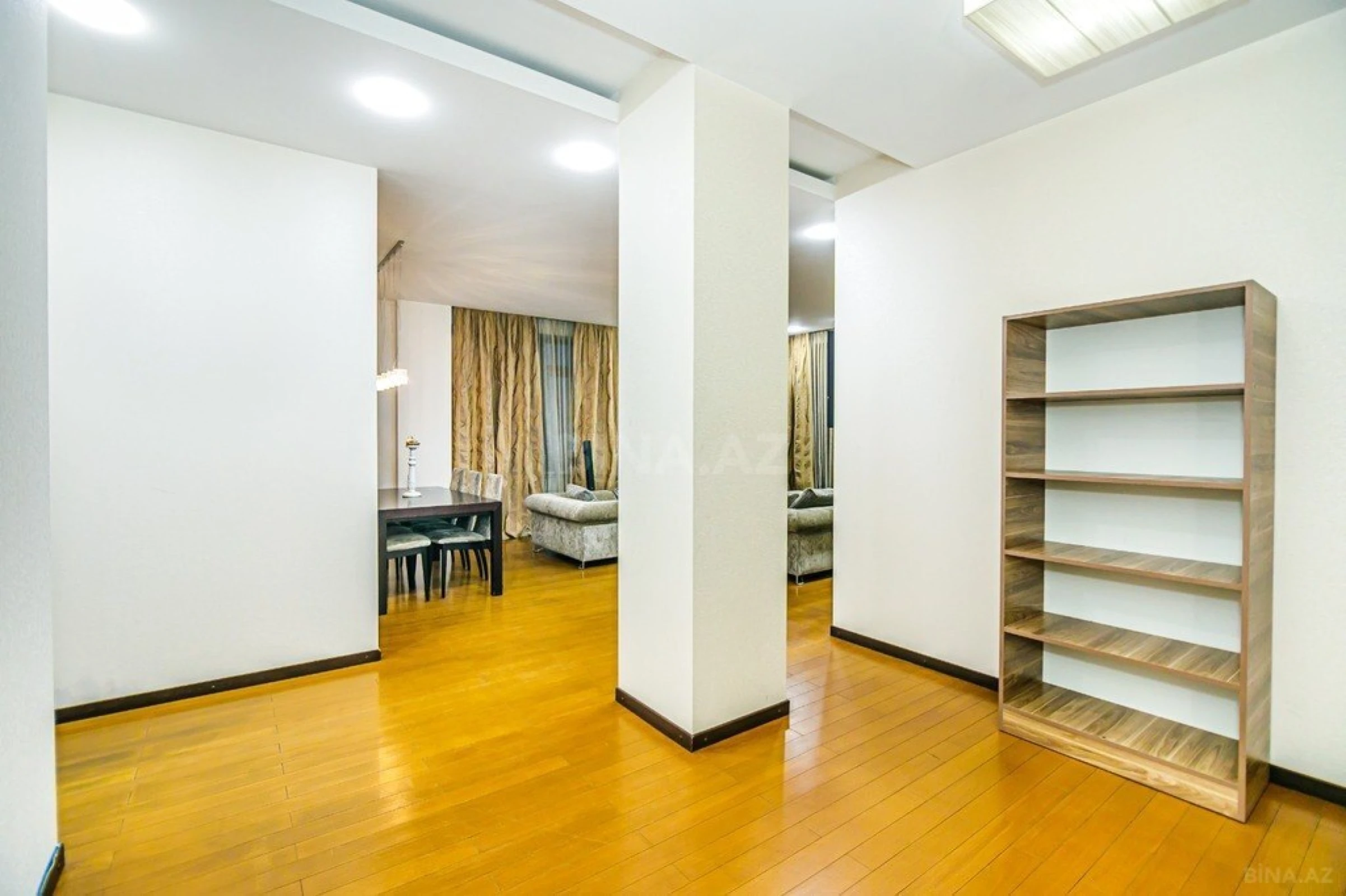 Kirayə verilir 3 otaqlı mənzil 185 m²