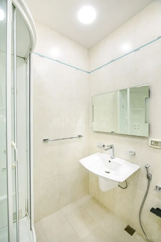 Kirayə verilir 3 otaqlı mənzil 185 m²