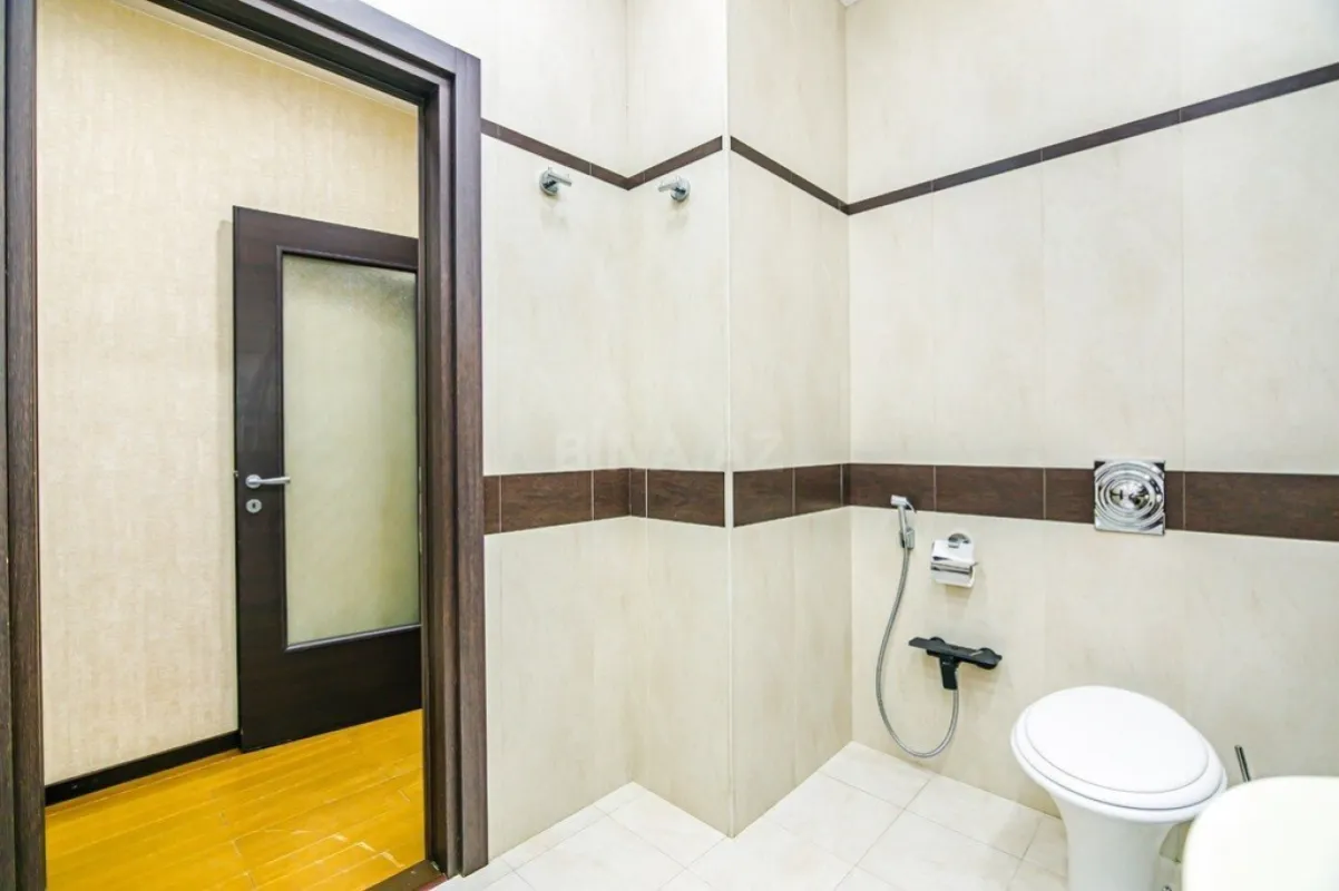 Kirayə verilir 3 otaqlı mənzil 185 m²