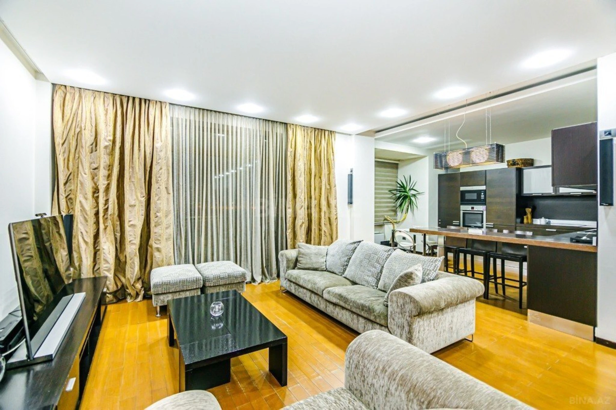 Kirayə verilir 3 otaqlı mənzil 185 m²