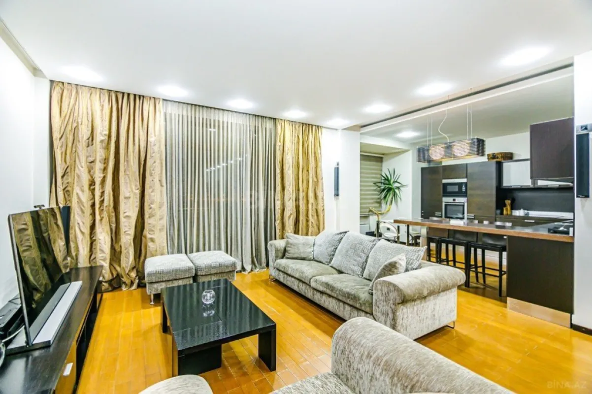 Kirayə verilir 3 otaqlı mənzil 185 m²