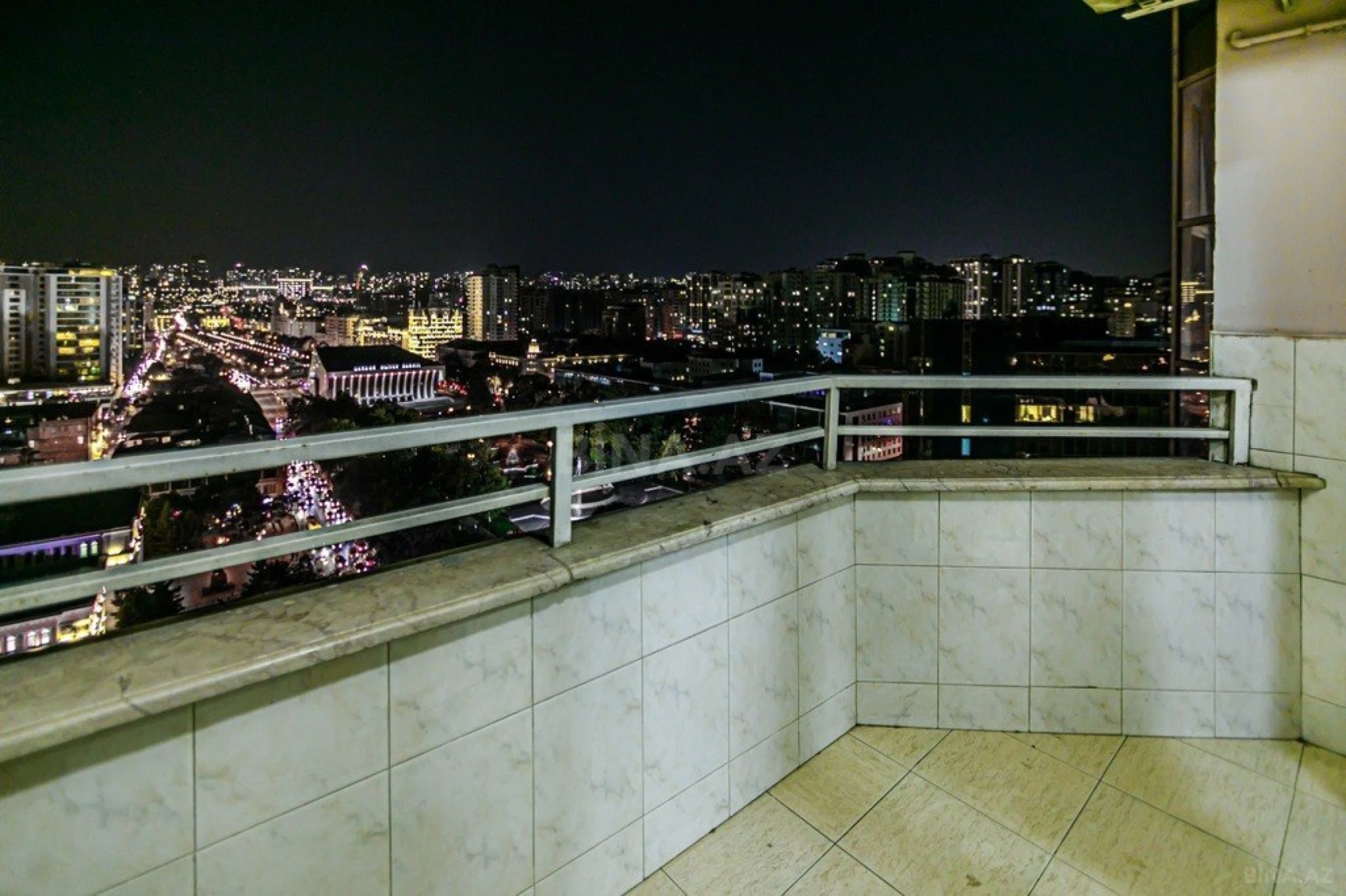 Kirayə verilir 4 otaqlı mənzil 285 m²