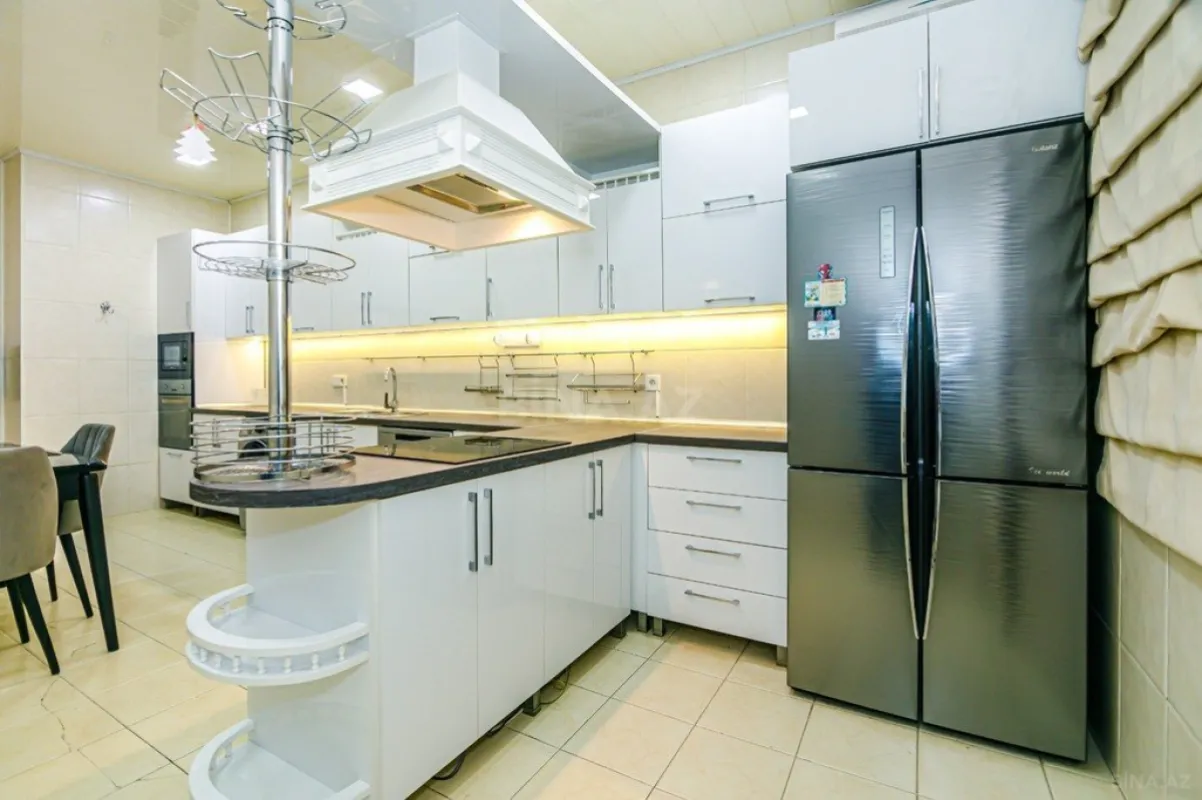 Kirayə verilir 4 otaqlı mənzil 285 m²