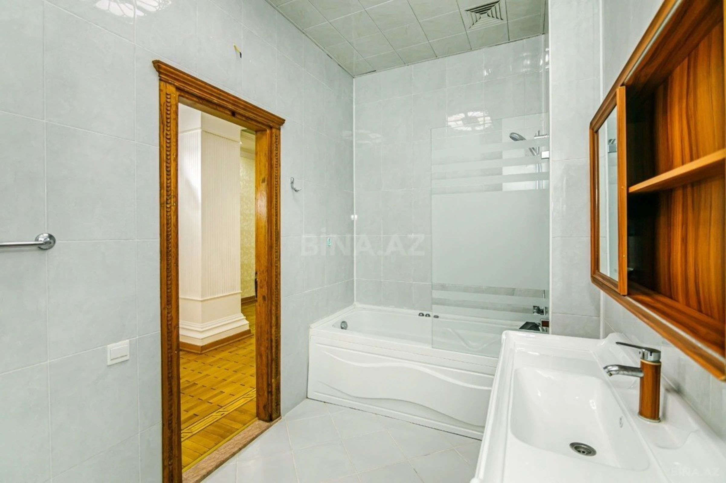 Kirayə verilir 4 otaqlı mənzil 285 m²