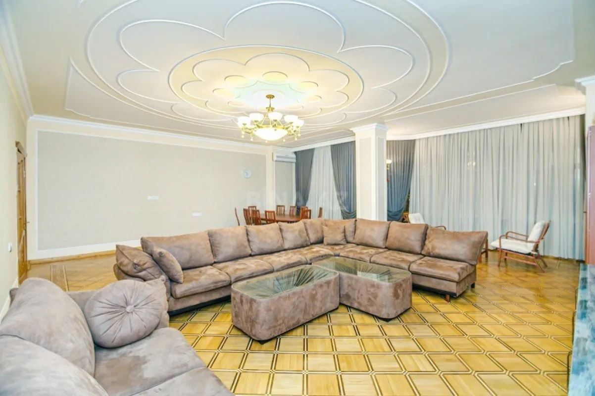 Kirayə verilir 4 otaqlı mənzil 285 m²