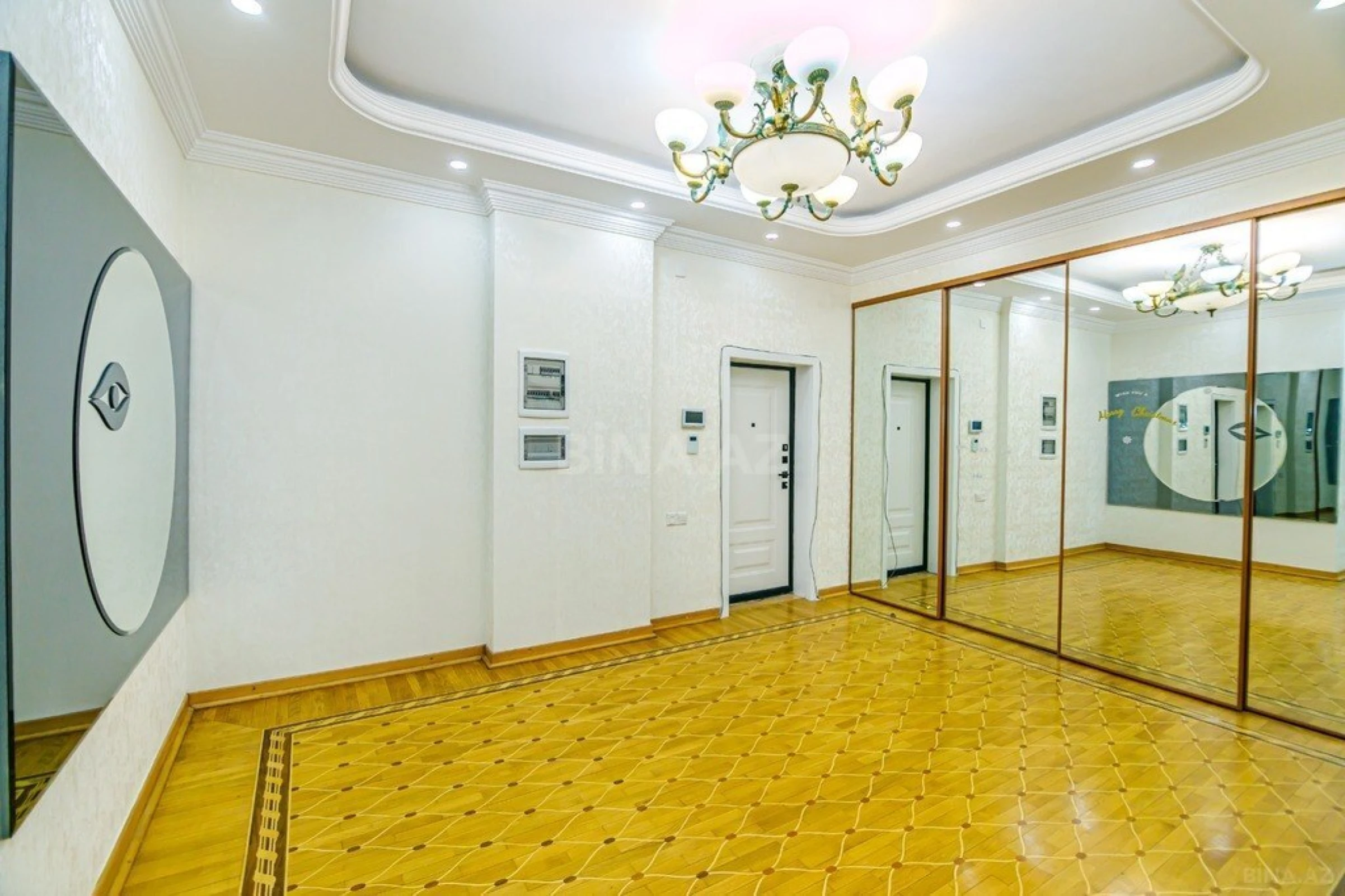 Kirayə verilir 4 otaqlı mənzil 285 m²