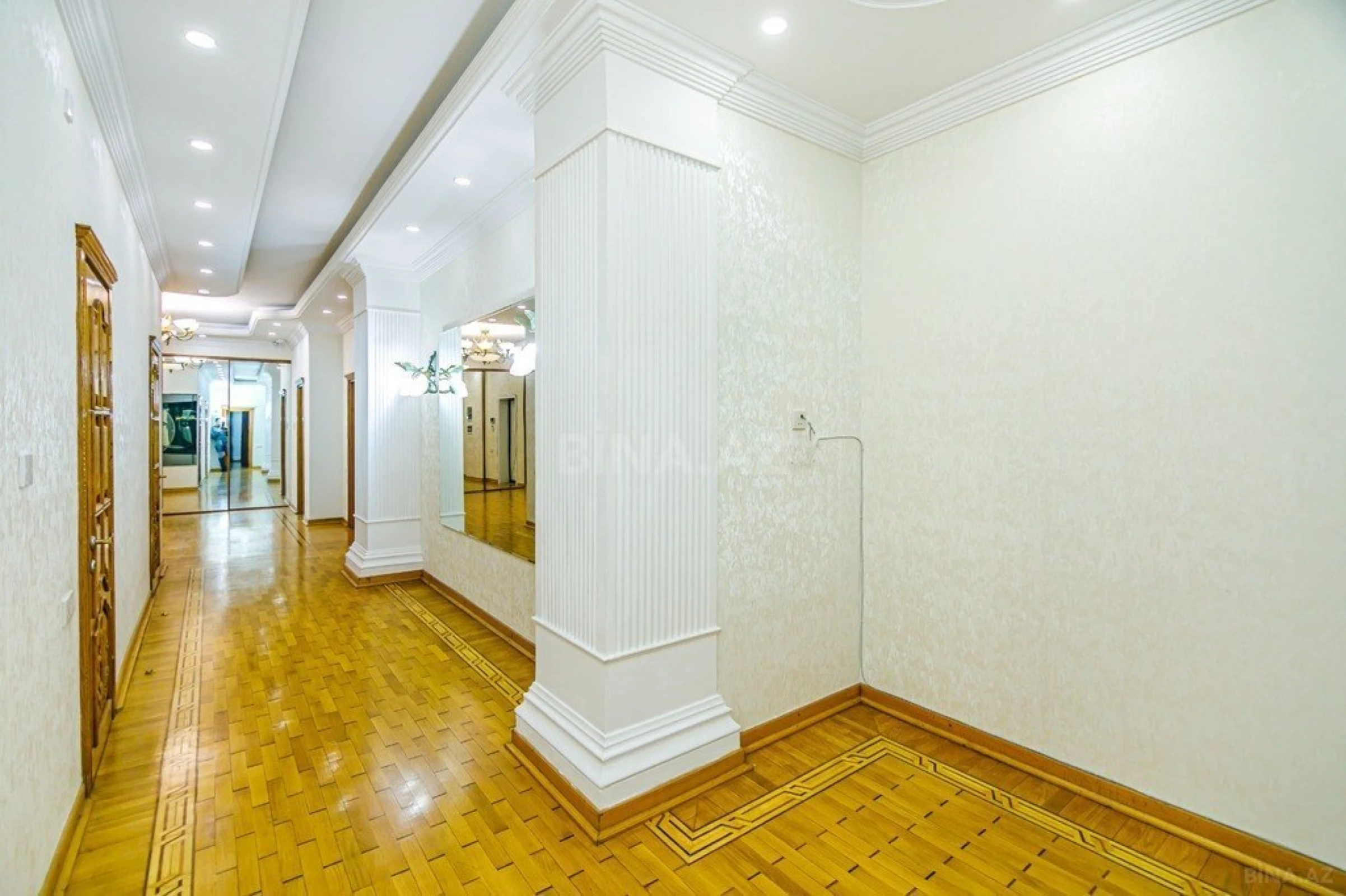 Kirayə verilir 4 otaqlı mənzil 285 m²